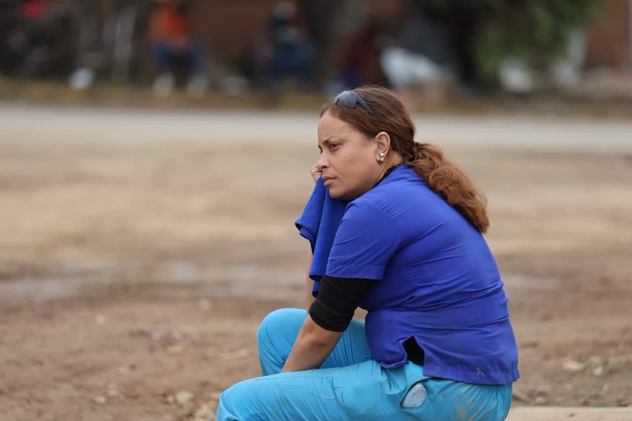 Victima del doble terremoto espera conseguir a sus familiares con vida después de una semana de búsqueda. Foto: José Altuve